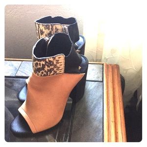 Dolce vita block heal leather sandal